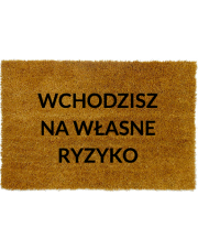 Wycieraczka do domu z napisem WCHODZISZ NA WŁASNE RYZYKO